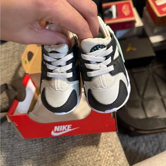 Nike Kids Black and Cream Sneakers - Picture 3 of 5